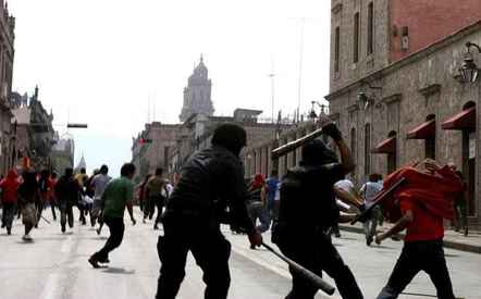 Desalojan con brurtal violencia albergues estudiantiles: 7 lesionados y 194 detenidos