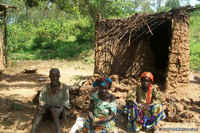 Ruanda: campaña contra techos de paja deja sin hogar a miles de pigmeos, ABRIL 2011