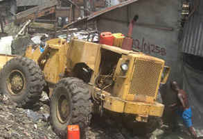 Bulldozer stopped by residents of Njemanze Waterfront